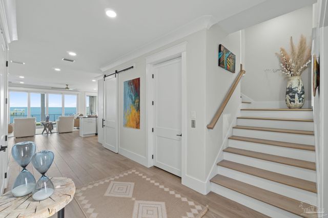 24 Baybridge Dr, Gulf Breeze, FL 32561