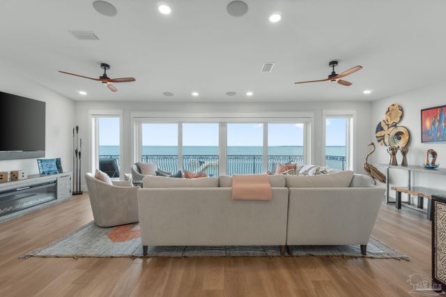 24 Baybridge Dr, Gulf Breeze, FL 32561