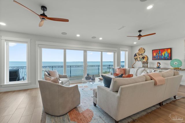 24 Baybridge Dr, Gulf Breeze, FL 32561