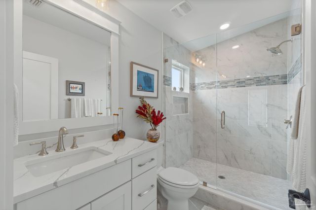 24 Baybridge Dr, Gulf Breeze, FL 32561