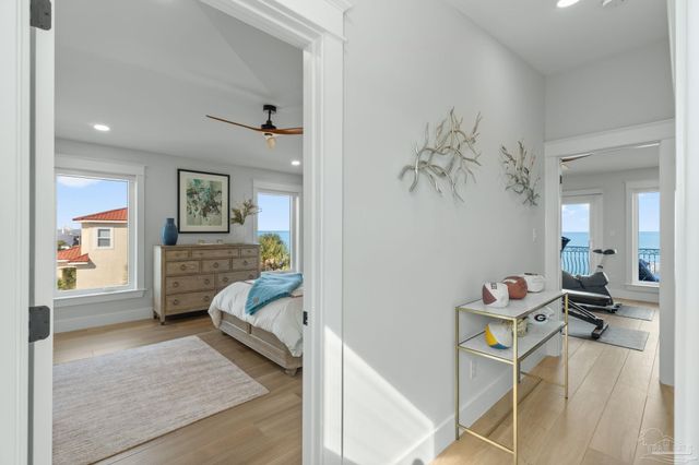 24 Baybridge Dr, Gulf Breeze, FL 32561