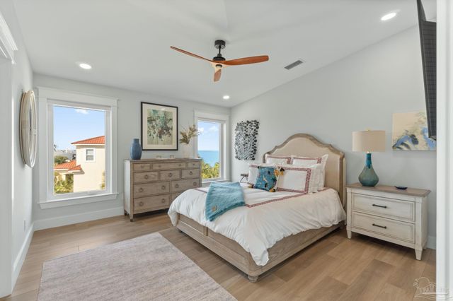 24 Baybridge Dr, Gulf Breeze, FL 32561