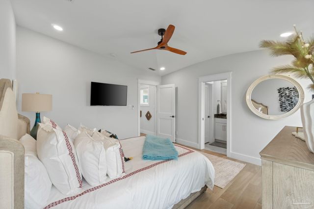 24 Baybridge Dr, Gulf Breeze, FL 32561