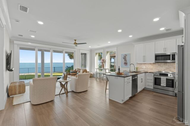 24 Baybridge Dr, Gulf Breeze, FL 32561