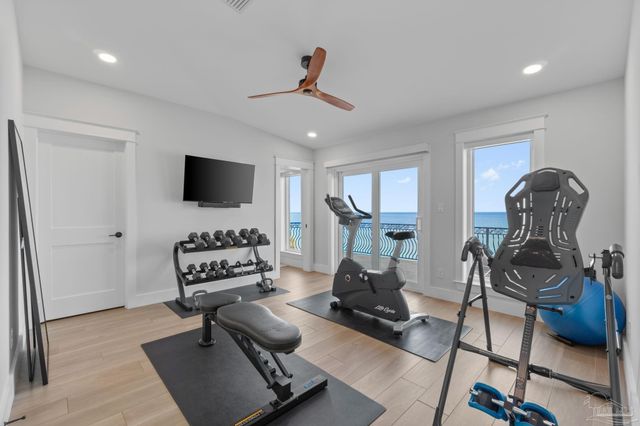 24 Baybridge Dr, Gulf Breeze, FL 32561