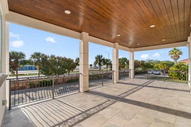 24 Baybridge Dr, Gulf Breeze, FL 32561