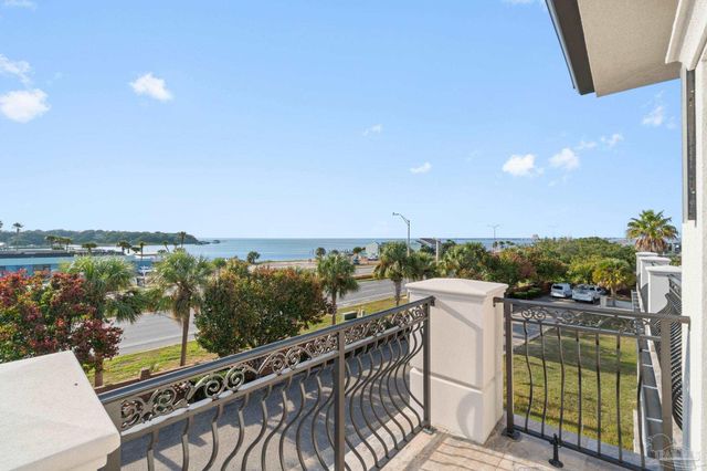 24 Baybridge Dr, Gulf Breeze, FL 32561