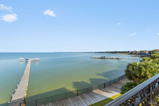 24 Baybridge Dr, Gulf Breeze, FL 32561