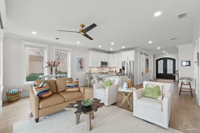 24 Baybridge Dr, Gulf Breeze, FL 32561