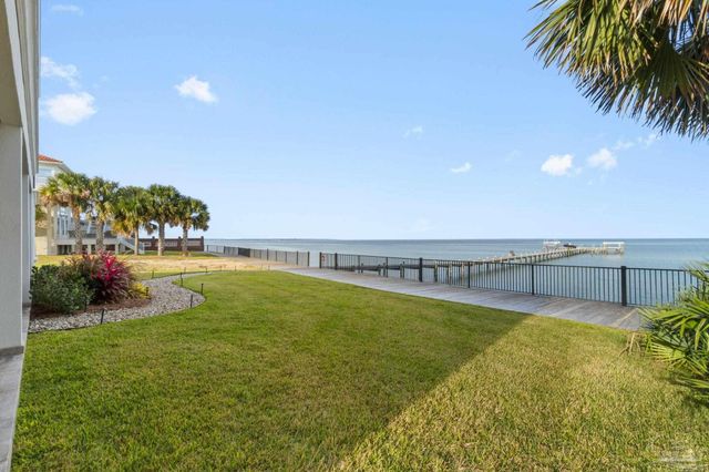 24 Baybridge Dr, Gulf Breeze, FL 32561