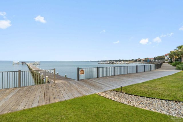 24 Baybridge Dr, Gulf Breeze, FL 32561