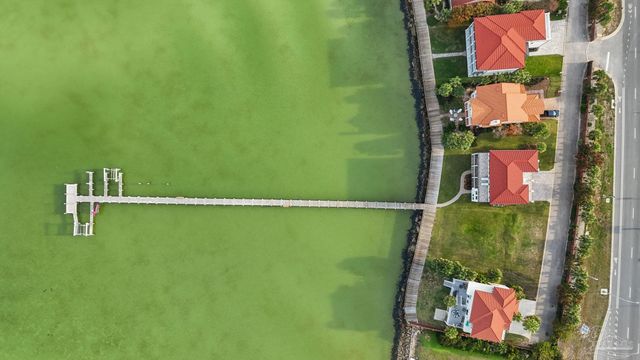 24 Baybridge Dr, Gulf Breeze, FL 32561