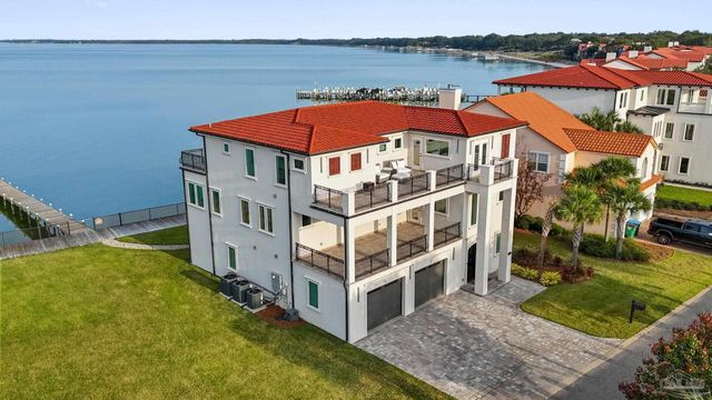 24 Baybridge Dr, Gulf Breeze, FL 32561