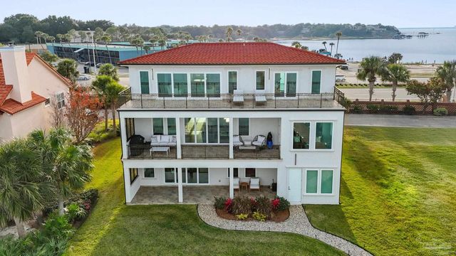 24 Baybridge Dr, Gulf Breeze, FL 32561