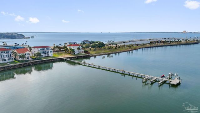 24 Baybridge Dr, Gulf Breeze, FL 32561