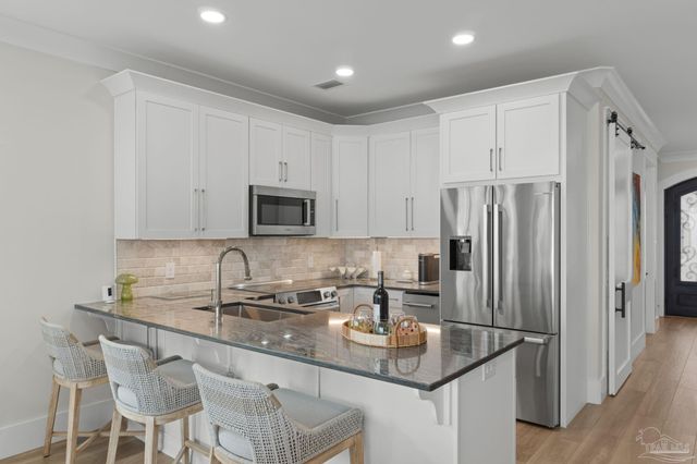 24 Baybridge Dr, Gulf Breeze, FL 32561