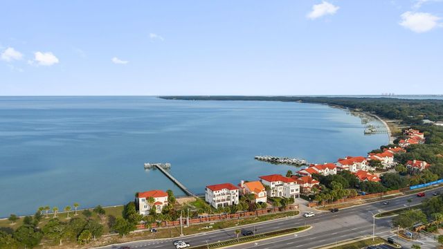 24 Baybridge Dr, Gulf Breeze, FL 32561