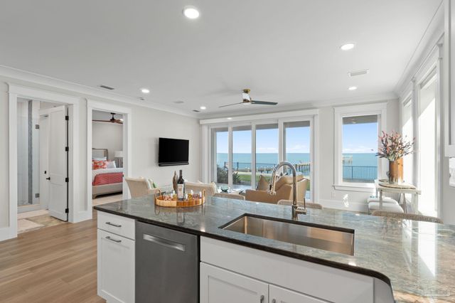 24 Baybridge Dr, Gulf Breeze, FL 32561