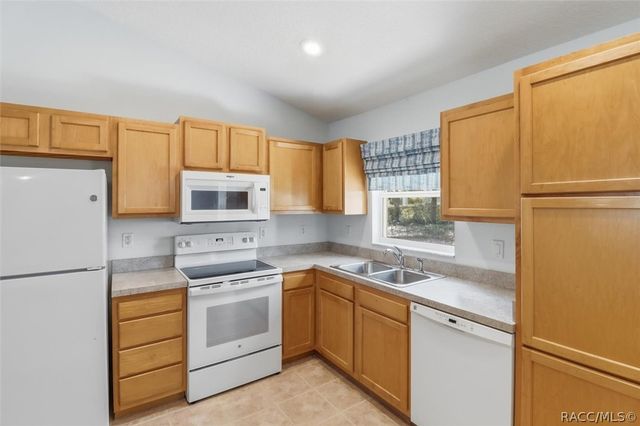 576 W La Casita Lane, Dunnellon, FL 34434