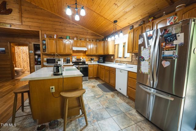 2733 Rackum Road, Thorn Hill, TN 37881