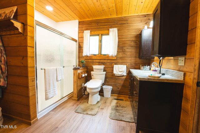 2733 Rackum Road, Thorn Hill, TN 37881