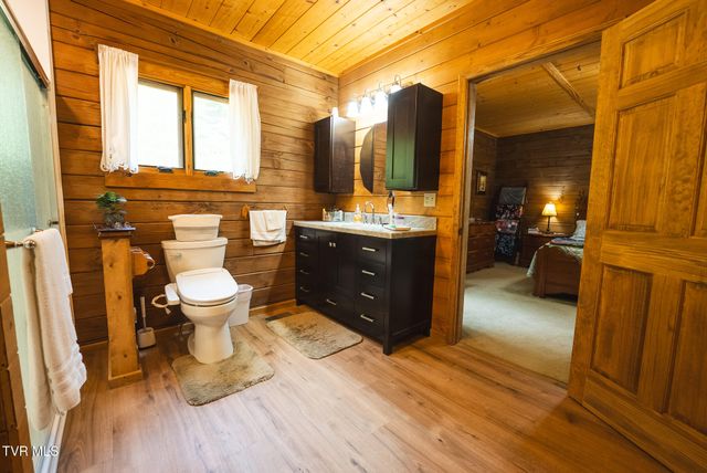 2733 Rackum Road, Thorn Hill, TN 37881