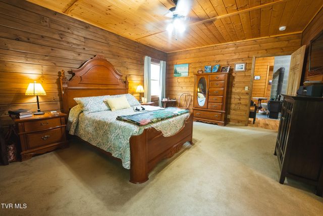 2733 Rackum Road, Thorn Hill, TN 37881