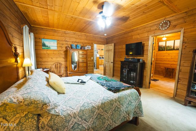 2733 Rackum Road, Thorn Hill, TN 37881