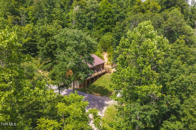 2733 Rackum Road, Thorn Hill, TN 37881
