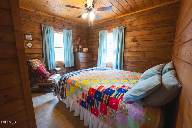 2733 Rackum Road, Thorn Hill, TN 37881