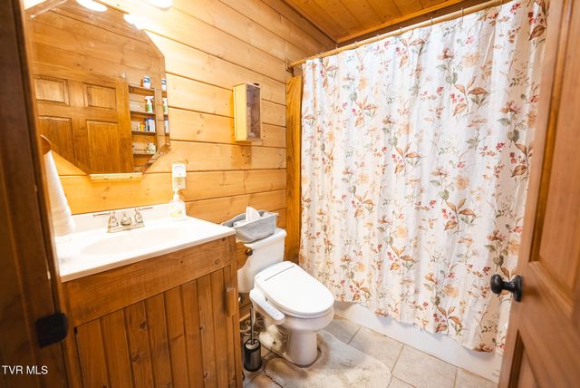 2733 Rackum Road, Thorn Hill, TN 37881