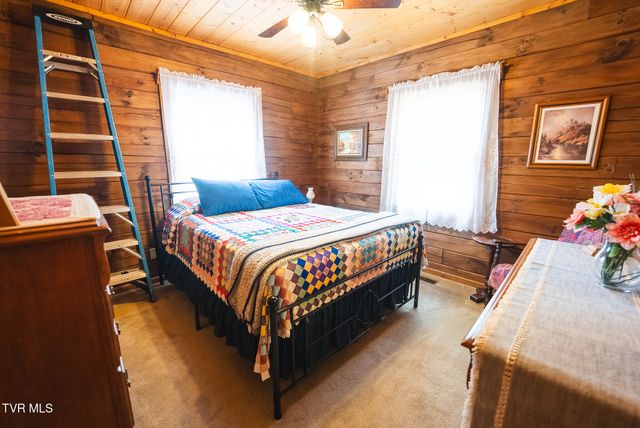2733 Rackum Road, Thorn Hill, TN 37881