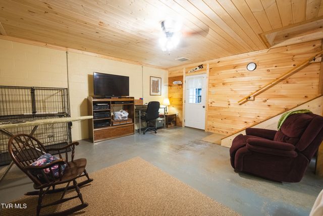2733 Rackum Road, Thorn Hill, TN 37881