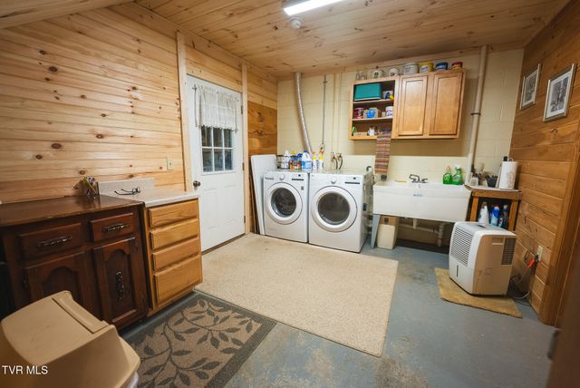2733 Rackum Road, Thorn Hill, TN 37881