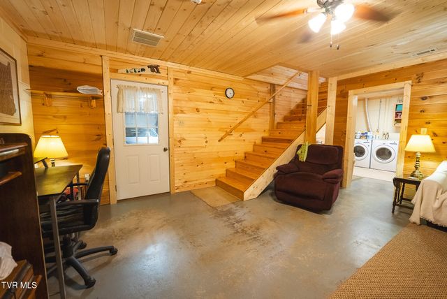 2733 Rackum Road, Thorn Hill, TN 37881