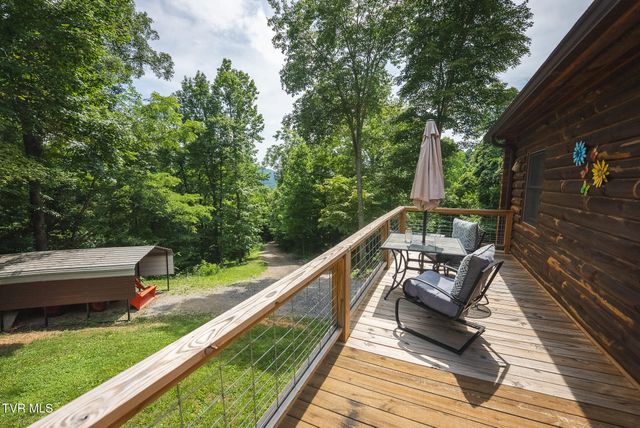 2733 Rackum Road, Thorn Hill, TN 37881