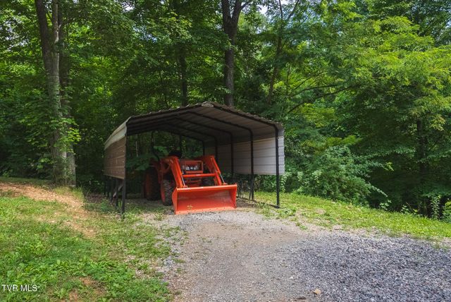2733 Rackum Road, Thorn Hill, TN 37881