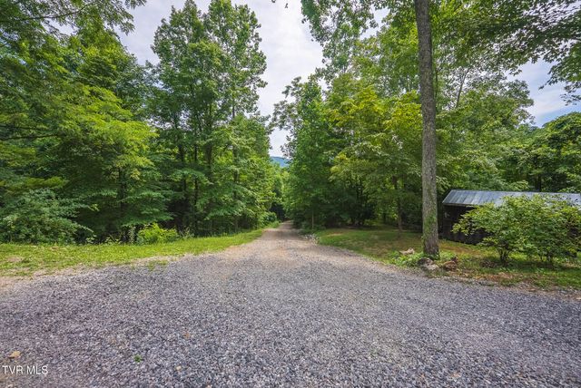 2733 Rackum Road, Thorn Hill, TN 37881