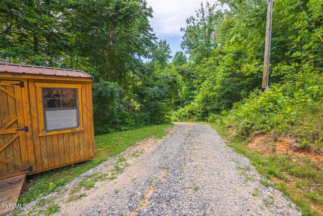 2733 Rackum Road, Thorn Hill, TN 37881
