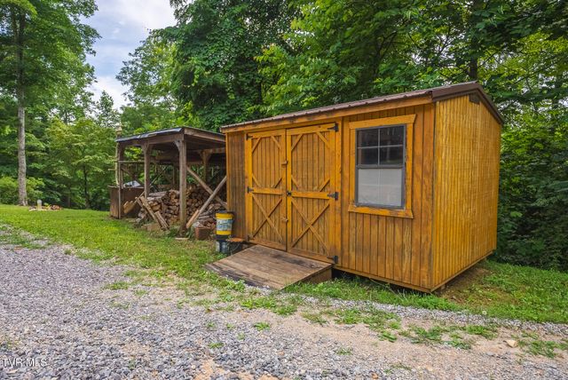 2733 Rackum Road, Thorn Hill, TN 37881