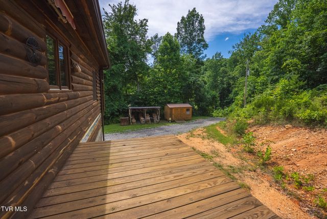 2733 Rackum Road, Thorn Hill, TN 37881