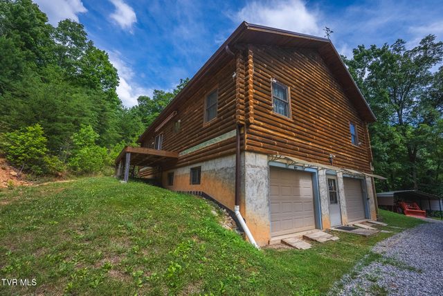 2733 Rackum Road, Thorn Hill, TN 37881