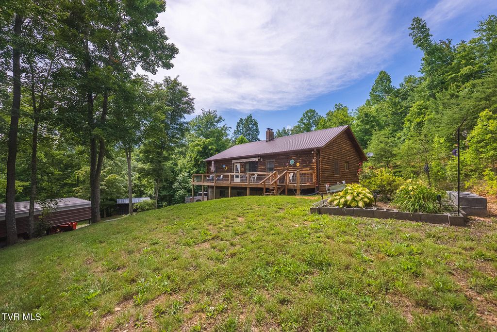 2733 Rackum Road, Thorn Hill, TN 37881