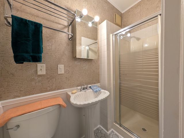 1326 W Albion Avenue 1, Chicago, IL 60626