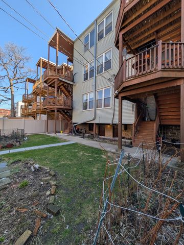1326 W Albion Avenue 1, Chicago, IL 60626
