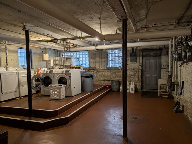 1326 W Albion Avenue 1, Chicago, IL 60626