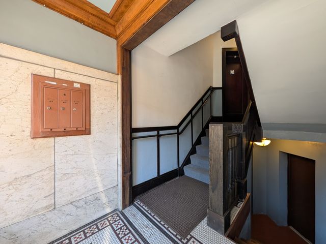 1326 W Albion Avenue 1, Chicago, IL 60626