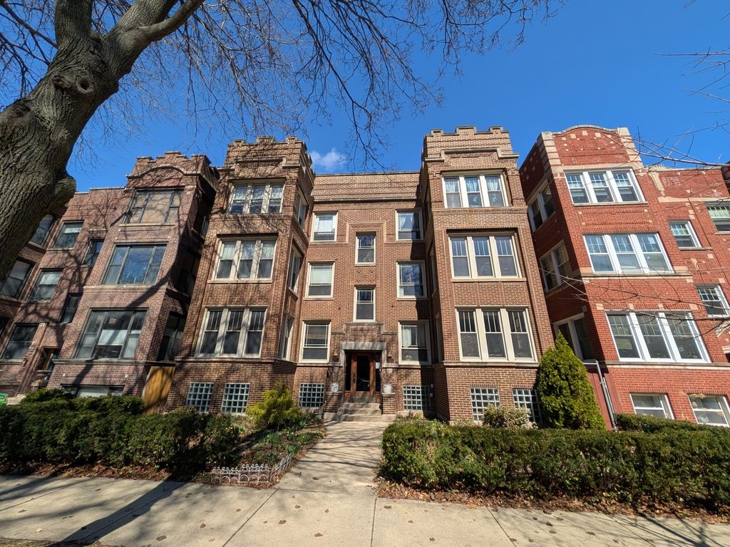 1326 W Albion Avenue 1, Chicago, IL 60626