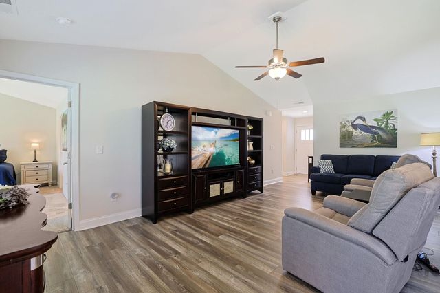 112 Ringding Dr., Conway, SC 29526