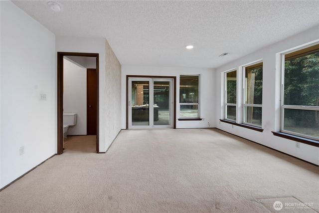 902 66th Avenue E, Fife, WA 98424